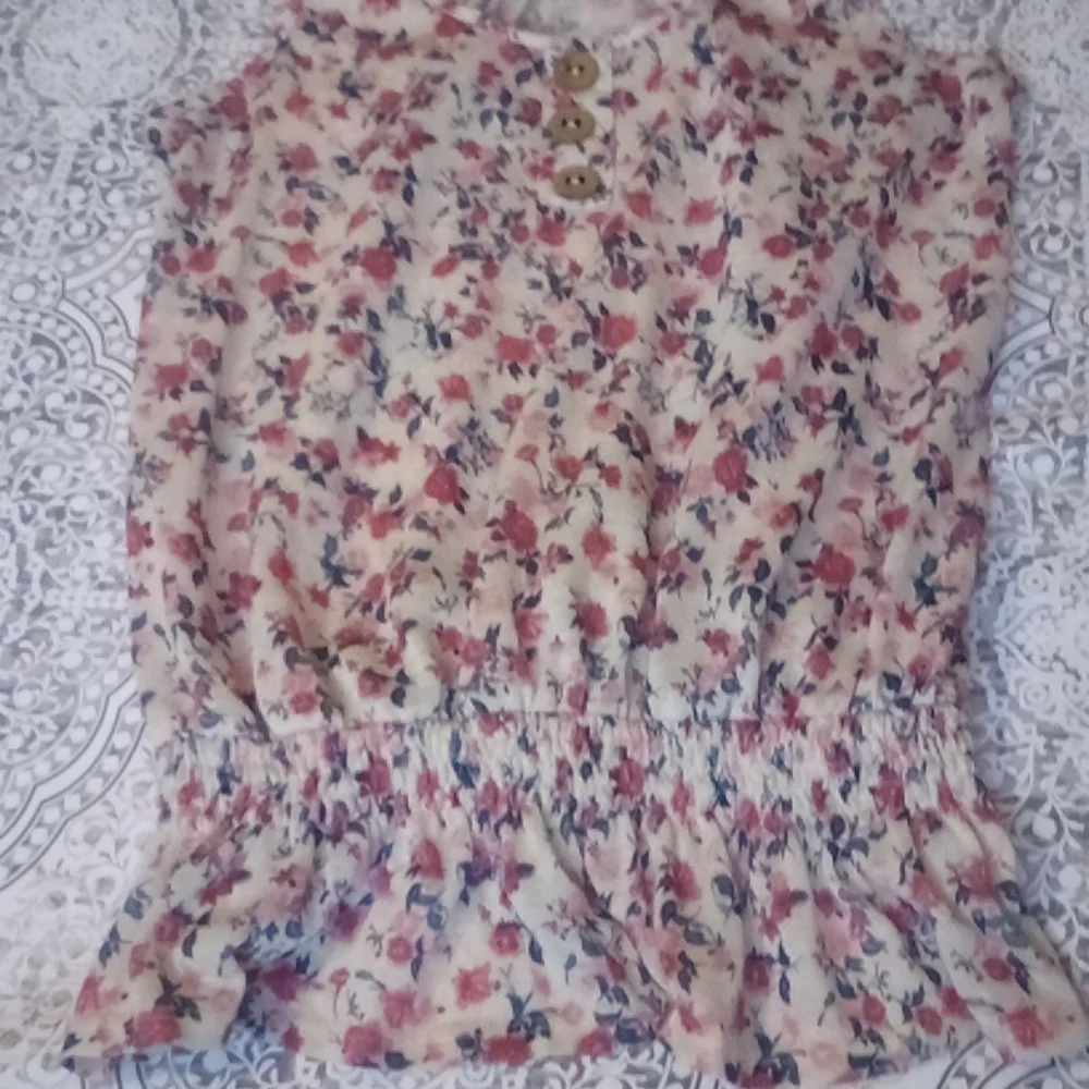 JUNIORS floral top - Picture 2 of 12